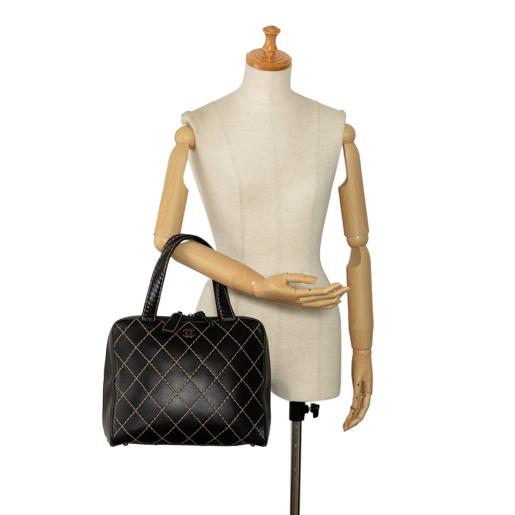 Wild Authenticated CC Handbag Leather Chanel Stitch (Good) Pre-Owned Lambskin HandleBag Top Black Unisex