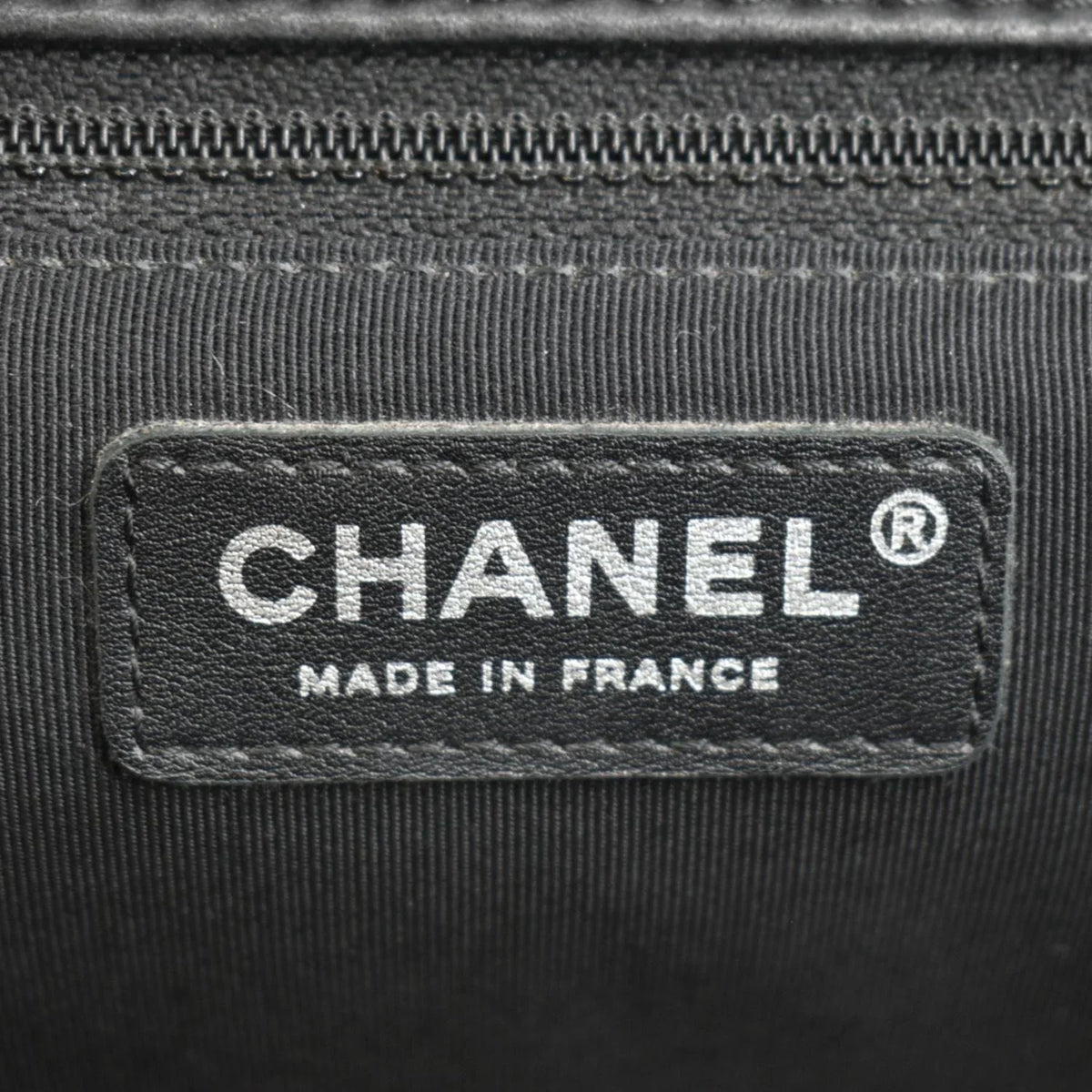 Crossbody Flap Chevron Lambskin Pre-Owned Surpique Medium CHANEL Black Leather Bag