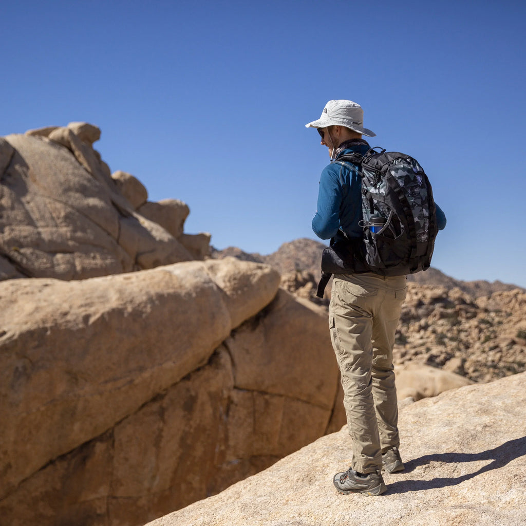 Big L Internal Black with Sur Frame, 28.5 Hydration Backpack Unisex, Bladder, Products Outdoor